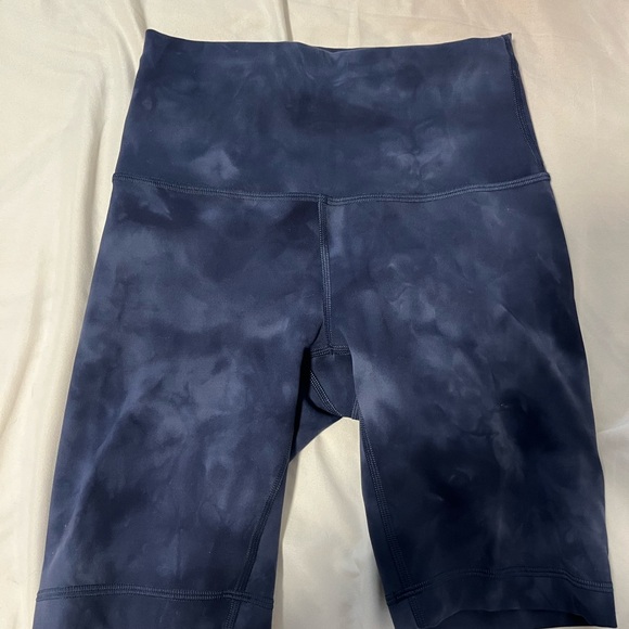 Lululemon Wunder Train 8” Diamond Dye Shorts - Picture 3 of 5